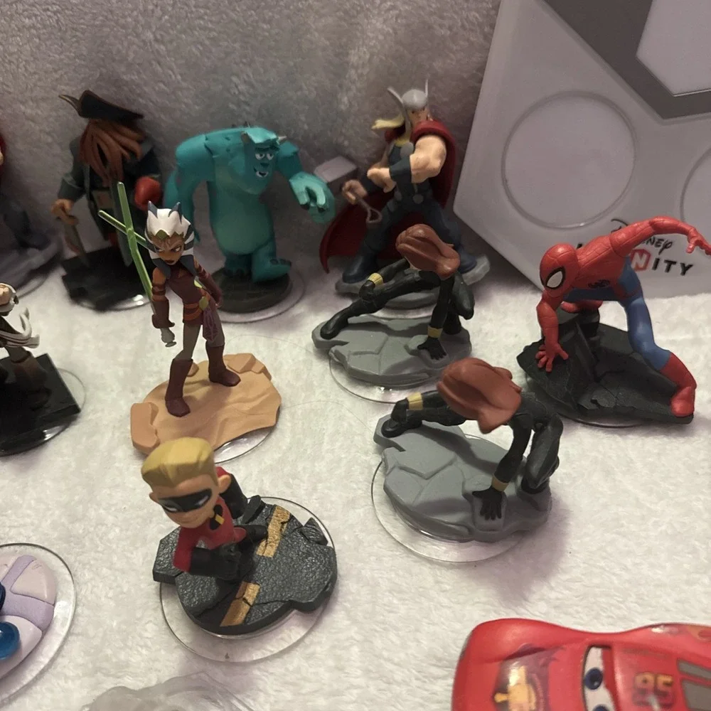 Disney Infinity Figurines‎ Lot Of 26 With Portal, Star Wars, Avengers, and More.